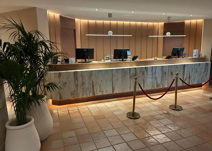 德拉瓦莱酒店 酒店