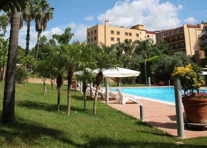 德拉瓦莱酒店 4*