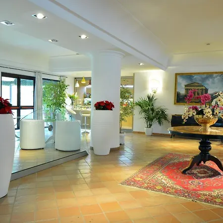 デラ ヴァッレ ホテル 4*